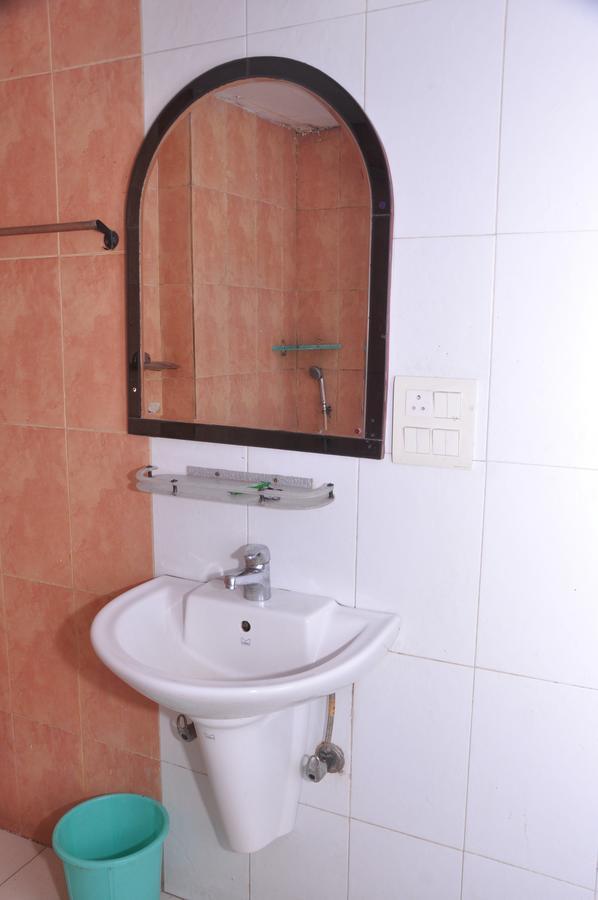 Hotel Samrat Kaushambi Ghaziabad Exterior foto