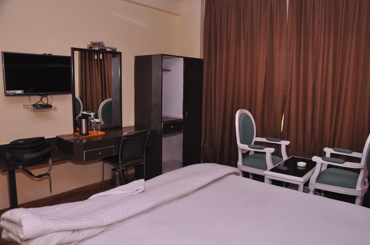 Hotel Samrat Kaushambi Ghaziabad Exterior foto