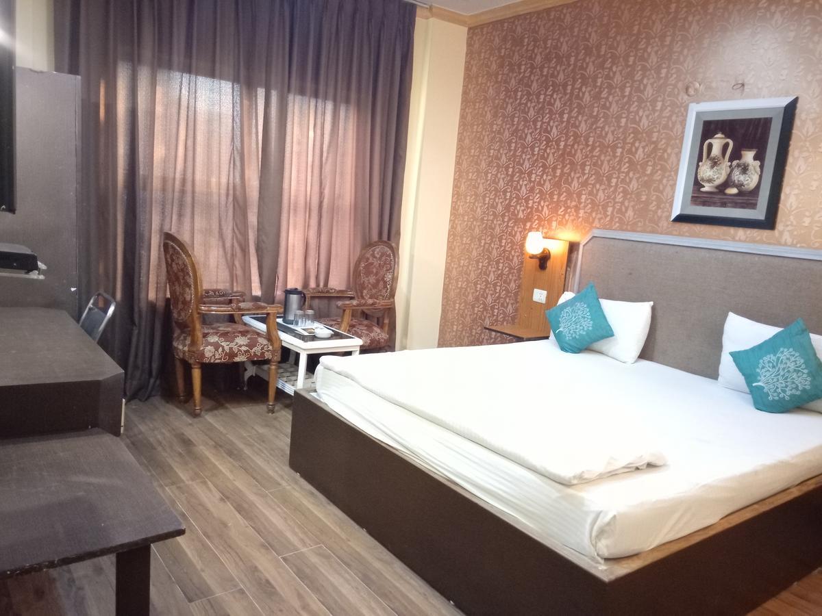 Hotel Samrat Kaushambi Ghaziabad Exterior foto