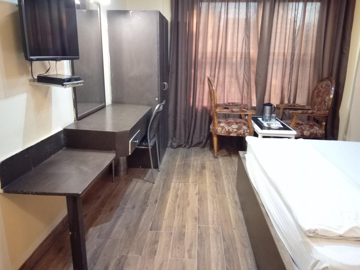 Hotel Samrat Kaushambi Ghaziabad Exterior foto