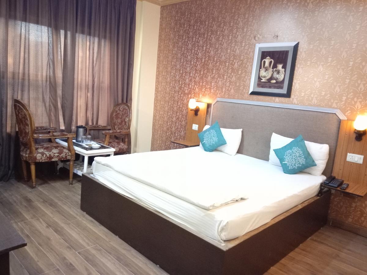 Hotel Samrat Kaushambi Ghaziabad Exterior foto